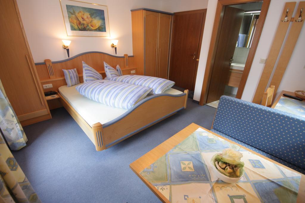 Gaestehaus Waldruh Mayrhofen Rum bild